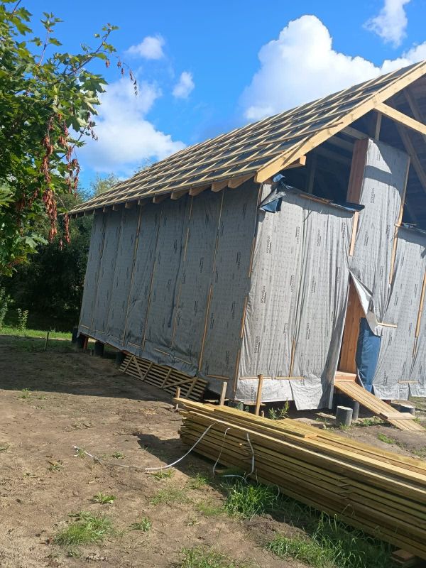 Dom Adrian, słomiano- gliniany niewykończony